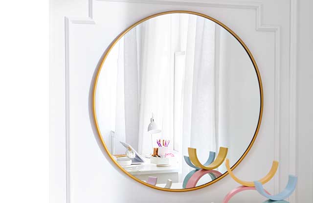 ROUND GOLD MIRROR