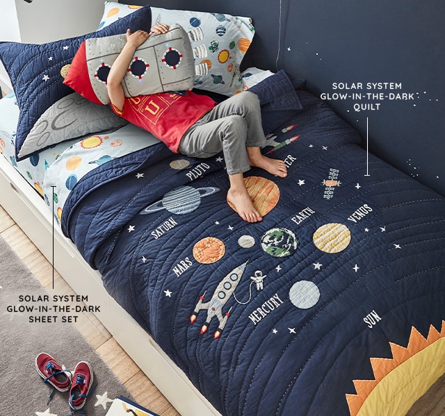 SOLAR SYSTEM GLOW-IN-THE-DARK QUILT