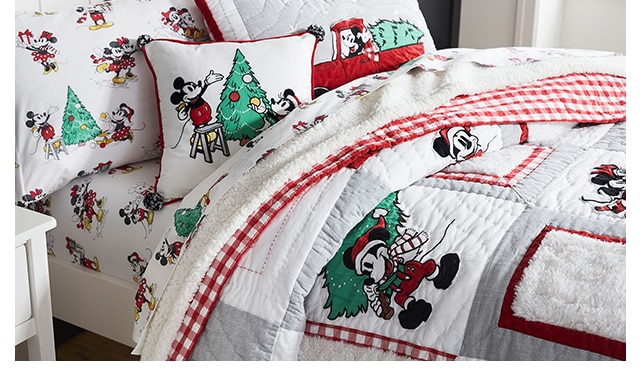 MICKEY MOUSE HOLIDAY QUILT