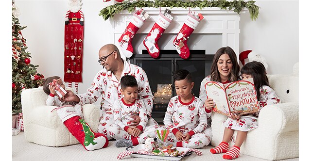 HERITAGE SANTA FAMILY PAJAMAS