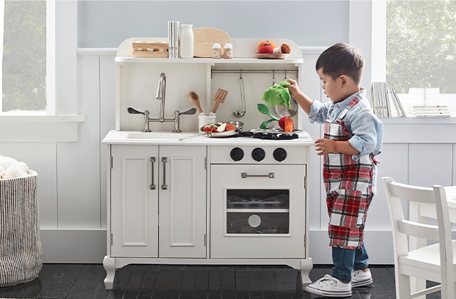 FARMHOUSE PLAY KITCHEN