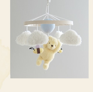 WINNIE THE POOH CRIB MOBILE