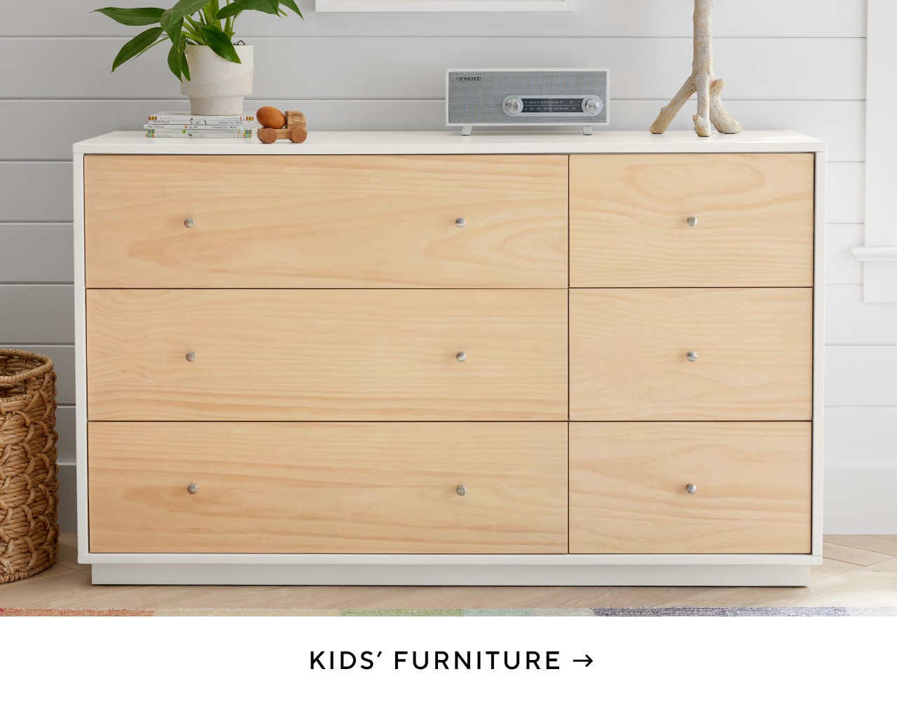 KIDS' FURNITURE